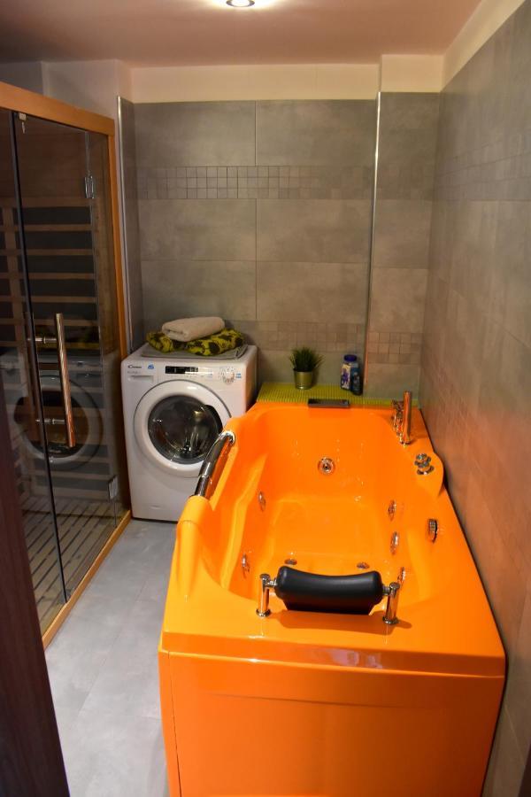 New Central Rooftop With Private Wellness, Sauna & Whirlpool Bath Prague Extérieur photo