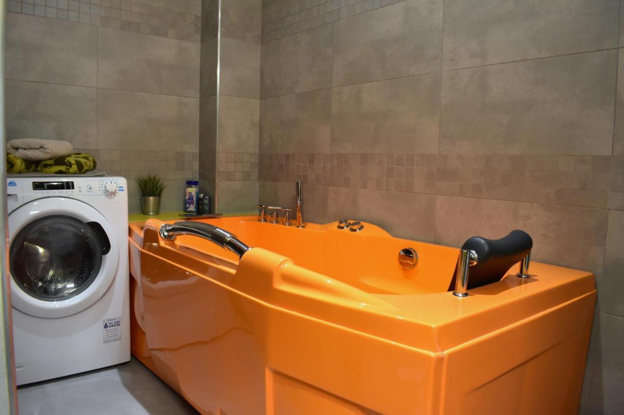 New Central Rooftop With Private Wellness, Sauna & Whirlpool Bath Prague Extérieur photo